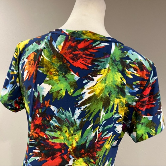 Vibrant Multicolor short sleeve stretchy Top size medium - Picture 6 of 10